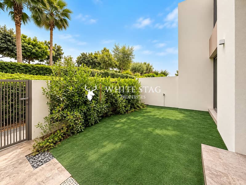 14 Modern Courtyard Garden Under Blue Skies. png