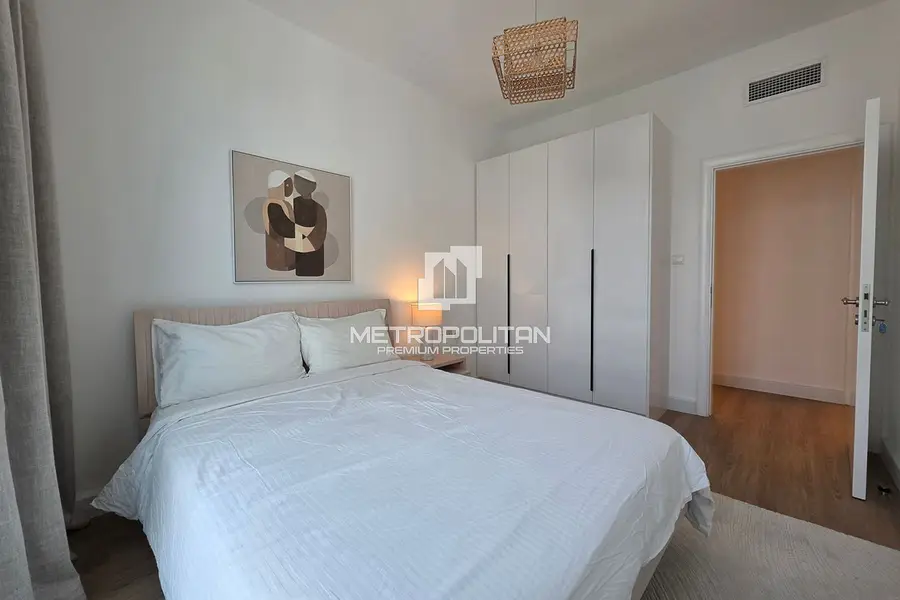 Upgraded & Furnished | Marina View | Near Metro