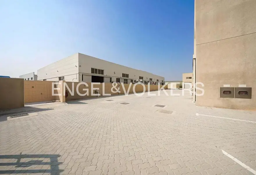 Clean Compound | 19 kW | Logistics and Storage