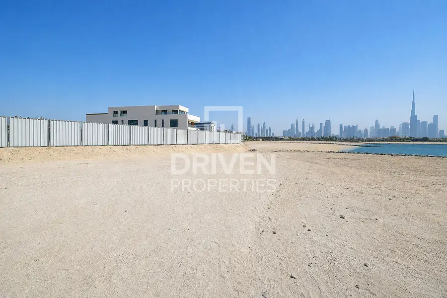 Large Plot | Prime Location | Jumeirah First