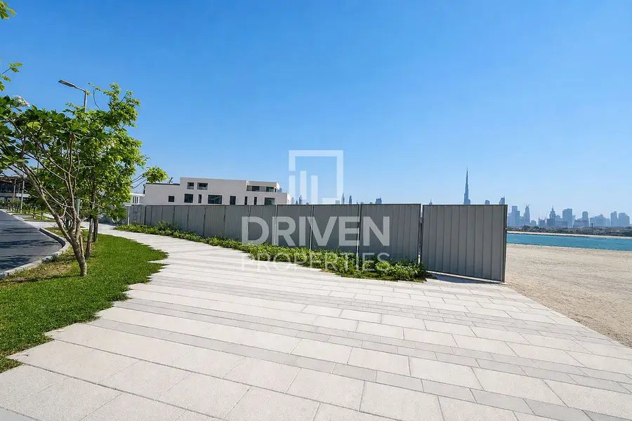 Large Plot | Prime Location | Jumeirah First