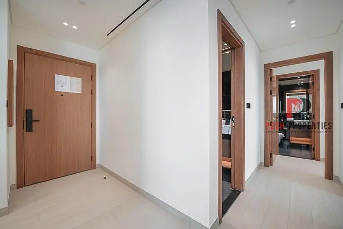 Royal ensuite | Fully Furnished l Higher Floor