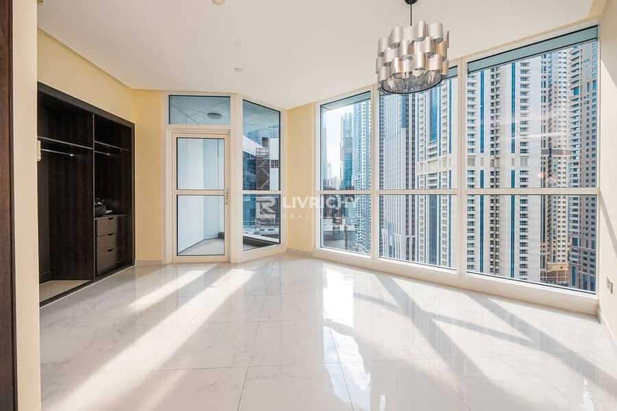 MARINA LIVING | WELL MAINTAINED | HUGE LAYOUT