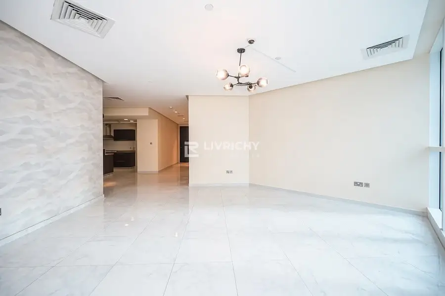 MARINA LIVING | WELL MAINTAINED | HUGE LAYOUT