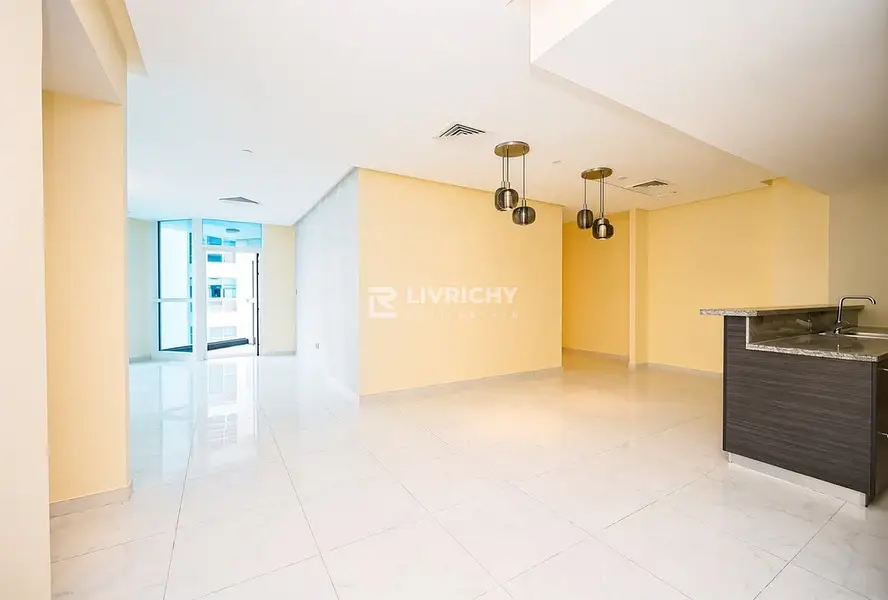 MARINA LIVING | WELL MAINTAINED | HUGE LAYOUT