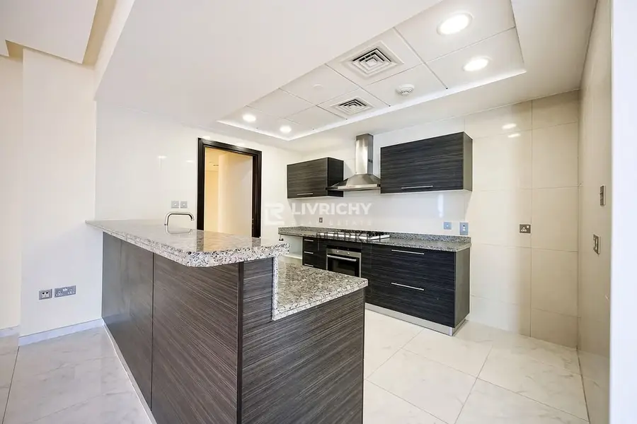 MARINA LIVING | WELL MAINTAINED | HUGE LAYOUT