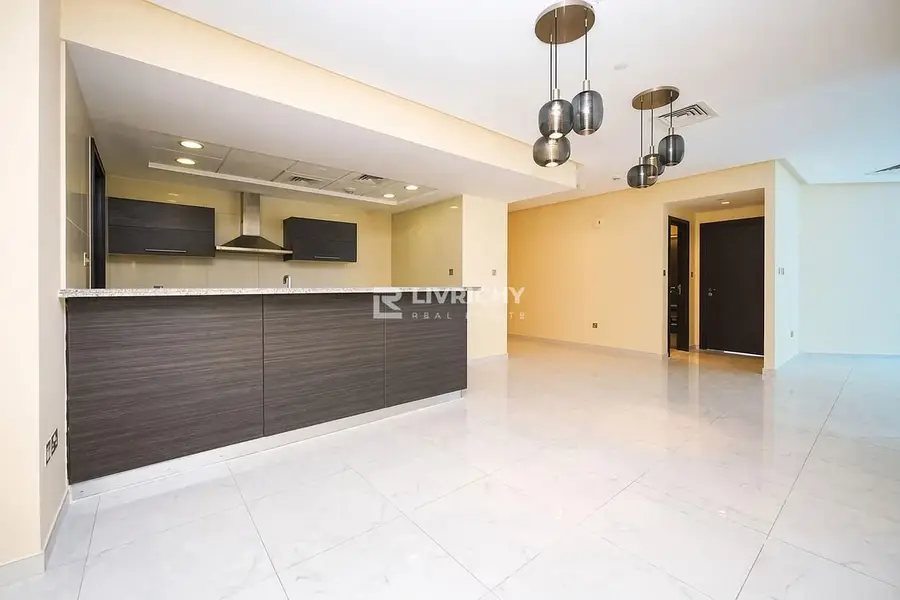 MARINA LIVING | WELL MAINTAINED | HUGE LAYOUT