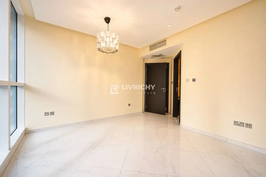 MARINA LIVING | WELL MAINTAINED | HUGE LAYOUT