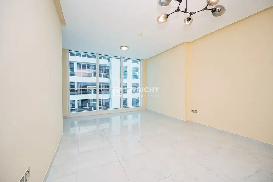 MARINA LIVING | WELL MAINTAINED | HUGE LAYOUT
