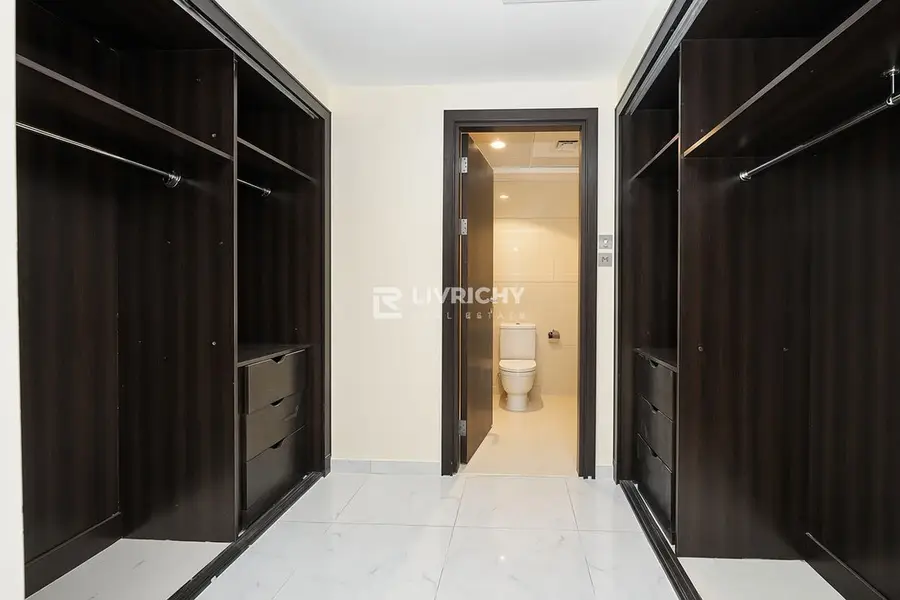 MARINA LIVING | WELL MAINTAINED | HUGE LAYOUT