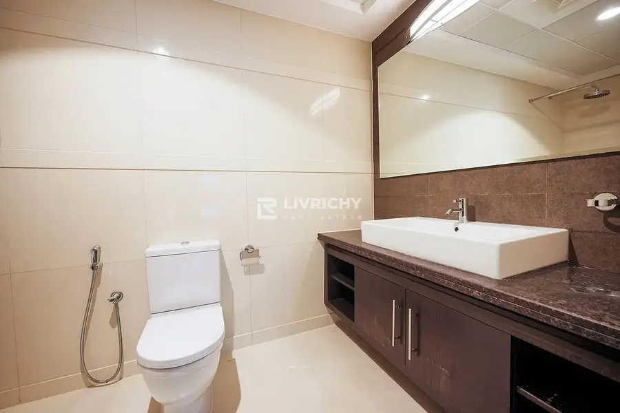 MARINA LIVING | WELL MAINTAINED | HUGE LAYOUT