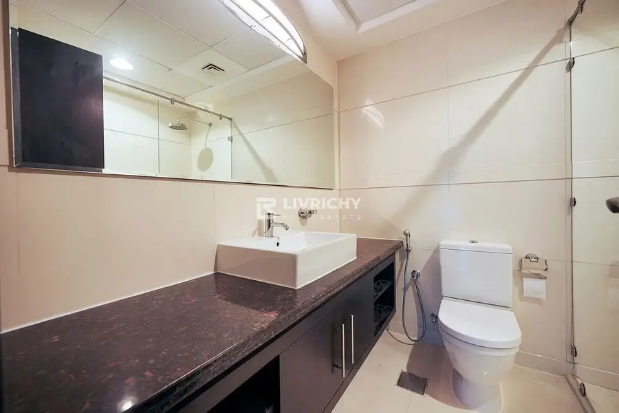 MARINA LIVING | WELL MAINTAINED | HUGE LAYOUT