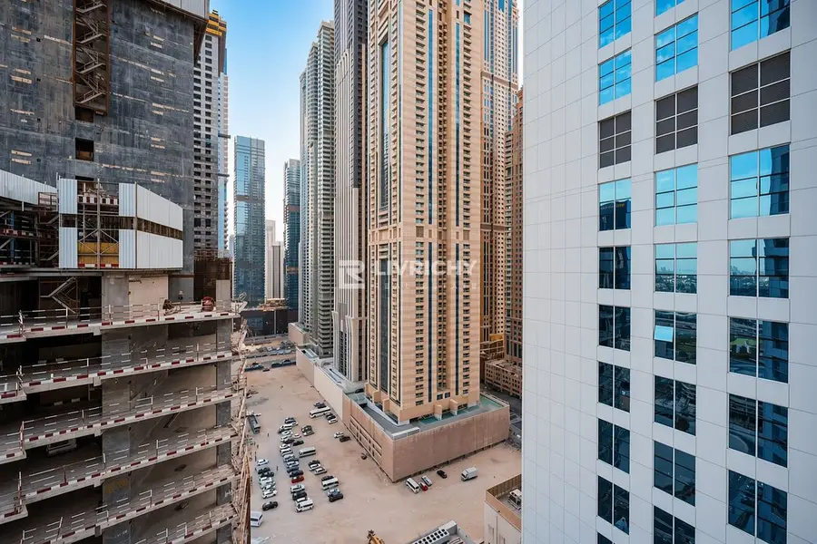 MARINA LIVING | WELL MAINTAINED | HUGE LAYOUT
