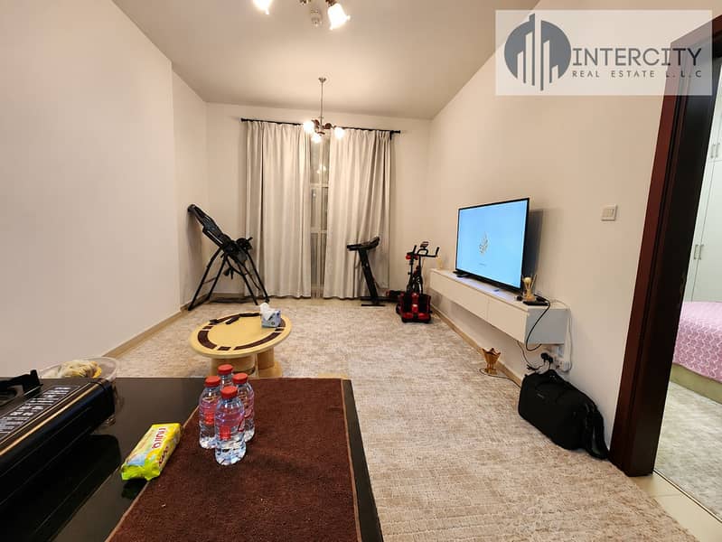4 Sofa-Free Modern Living Room. png