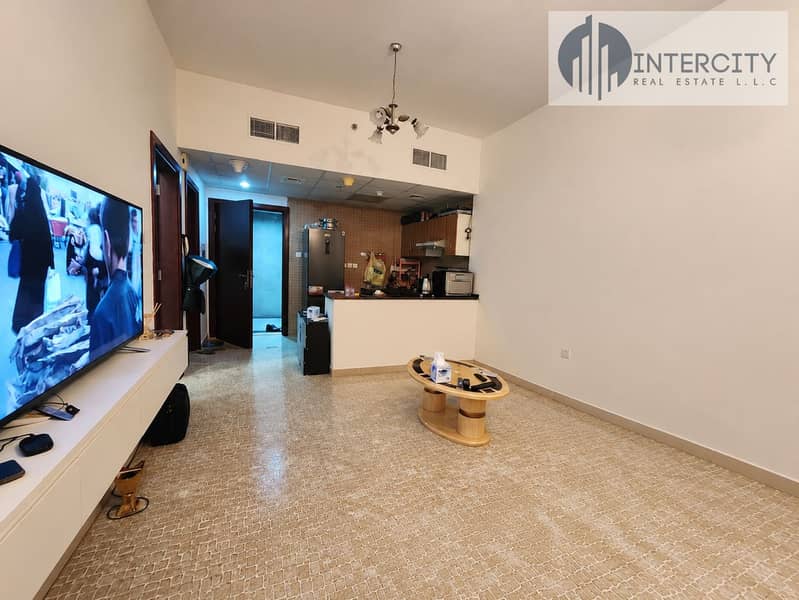 6 Open Living Room Without Sofas. png