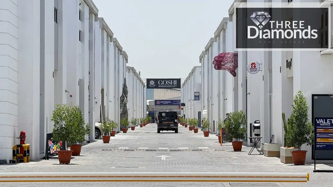 !! GOSHI WAREHOUSE CITY !! EXCELLENT COMPOUND !!