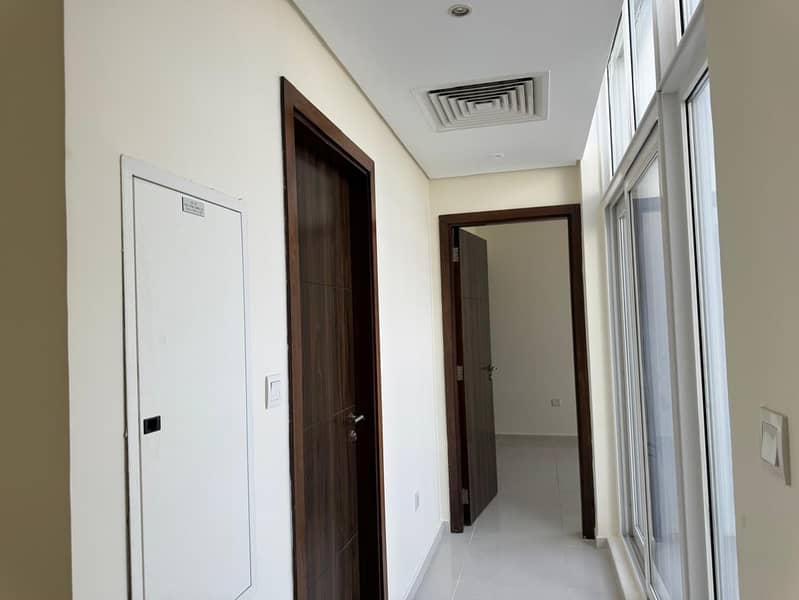 31 ff9ab07a-ef7b-4f34-b490-5bf8dcdef3fc. jpg