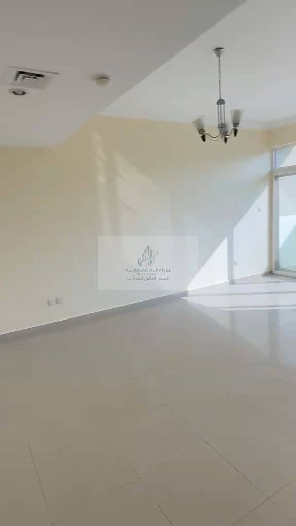 4 02_Living_Area_Wide. jpg