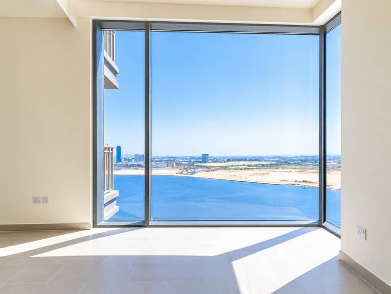 23 Sunlit Minimalist Room Overlooking Waterfront. png