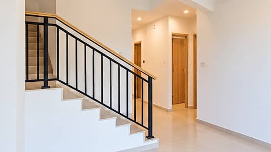 10 Listing_07_Staircase. jpg