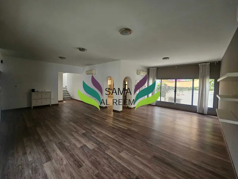 Independent 4 Bed+Maid Villa With Garden In Jumeirah 3