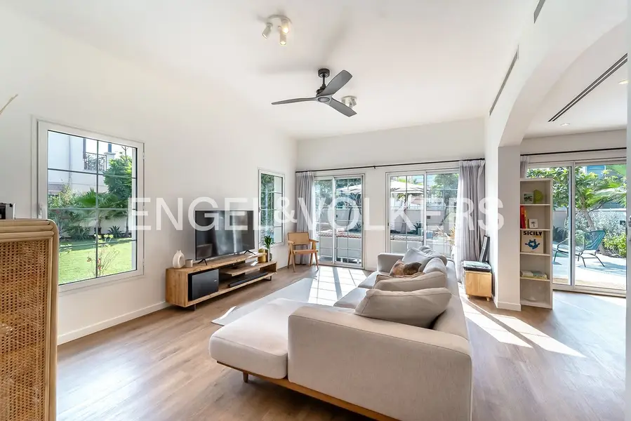 Large Plot | Private Pool | Vacant On Transfer