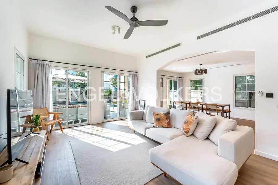 Large Plot | Private Pool | Vacant On Transfer