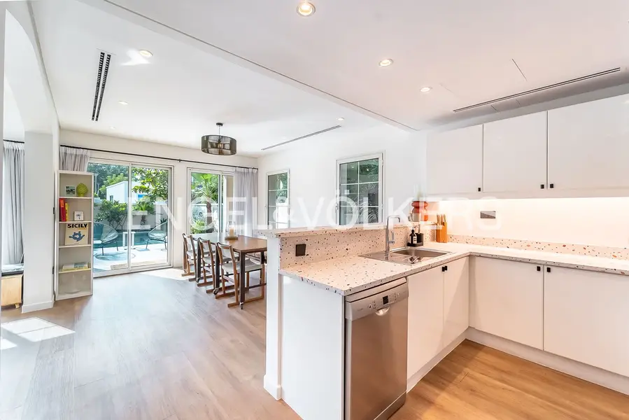 Large Plot | Private Pool | Vacant On Transfer