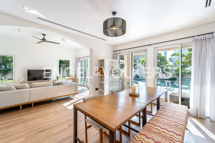 Large Plot | Private Pool | Vacant On Transfer