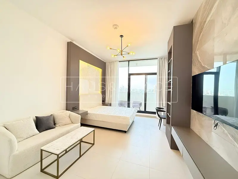 ULTRA LUXURIOUS FULLY FURNISHED SMART STUDIO