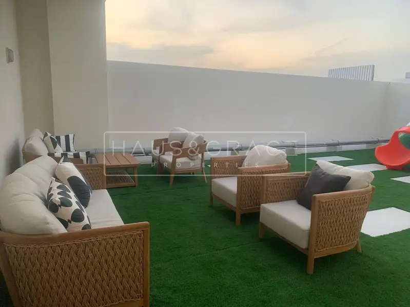 ULTRA LUXURIOUS FULLY FURNISHED SMART STUDIO