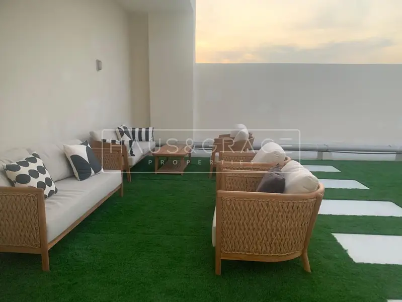 ULTRA LUXURIOUS FULLY FURNISHED SMART STUDIO