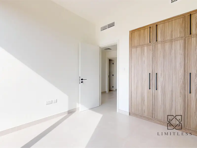Single Row | Unfurnished | Prime Spot