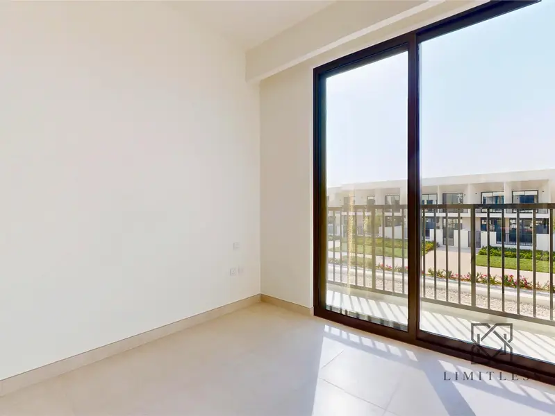 Single Row | Unfurnished | Prime Spot