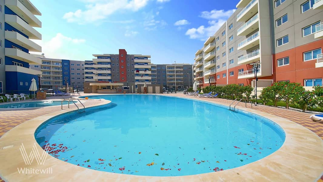 10 06_pool. jpg