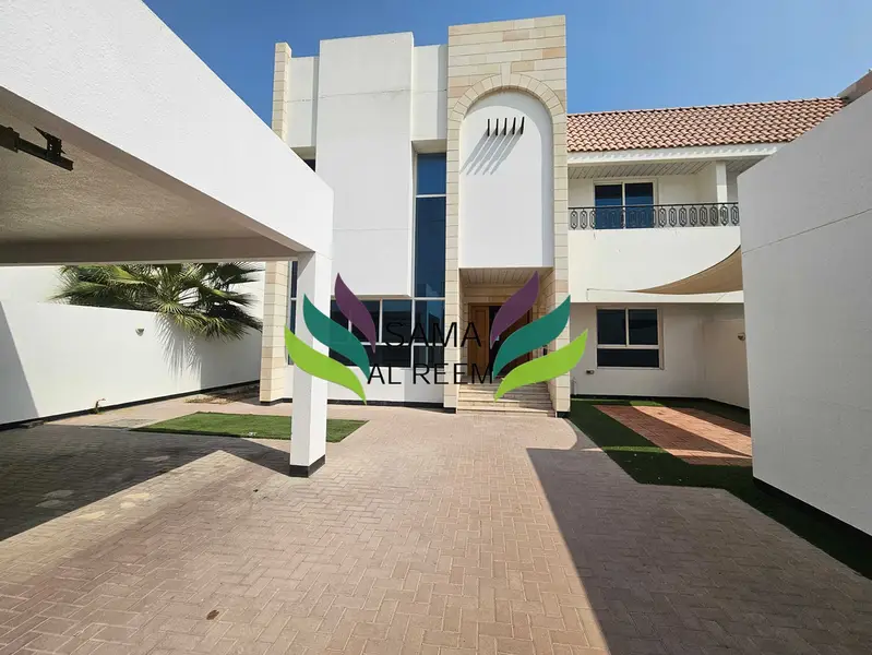 Spacious 5Bed+Maid Villa With Small Garden In Umm Suqeim 1