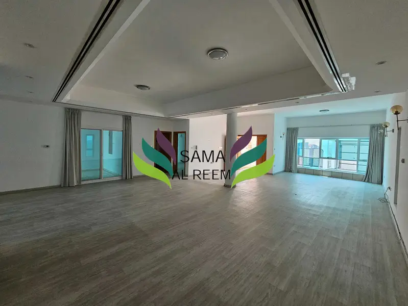 Spacious 5Bed+Maid Villa With Small Garden In Umm Suqeim 1