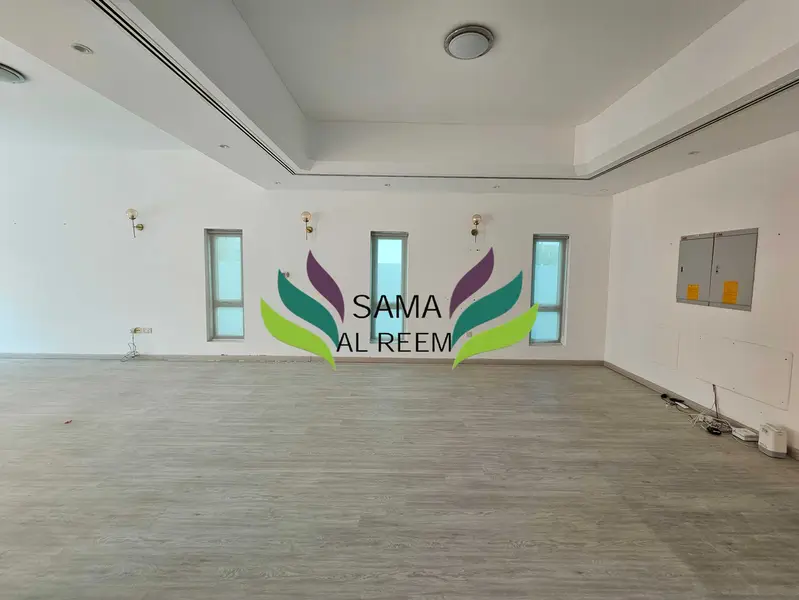 Spacious 5Bed+Maid Villa With Small Garden In Umm Suqeim 1
