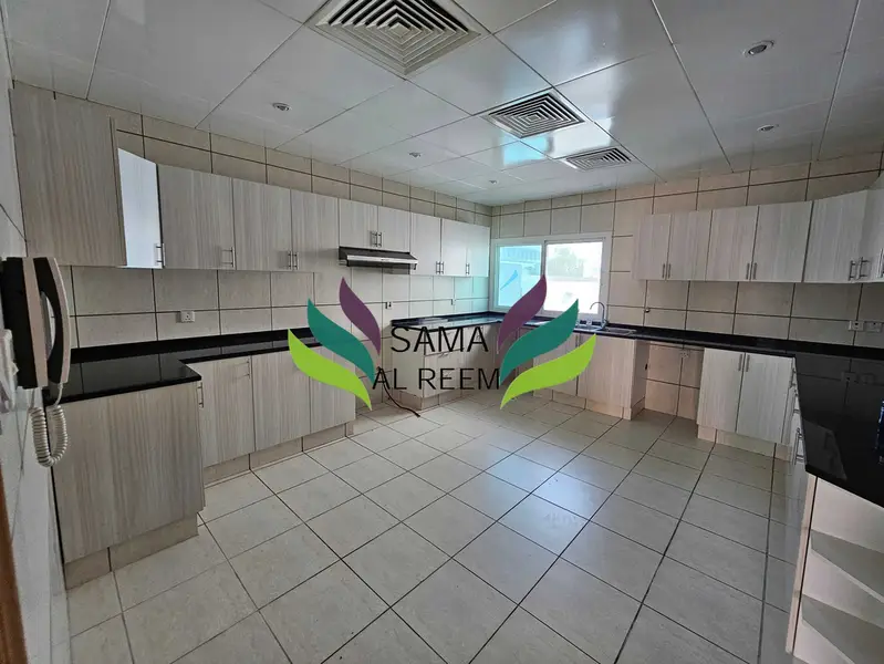 Spacious 5Bed+Maid Villa With Small Garden In Umm Suqeim 1