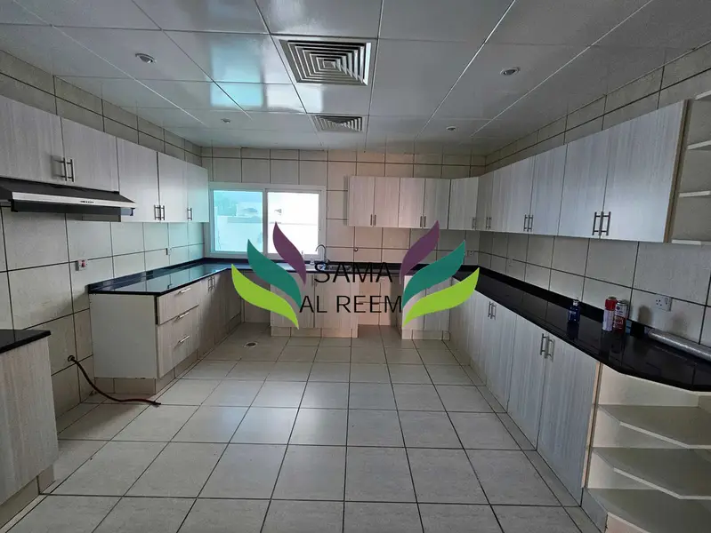 Spacious 5Bed+Maid Villa With Small Garden In Umm Suqeim 1