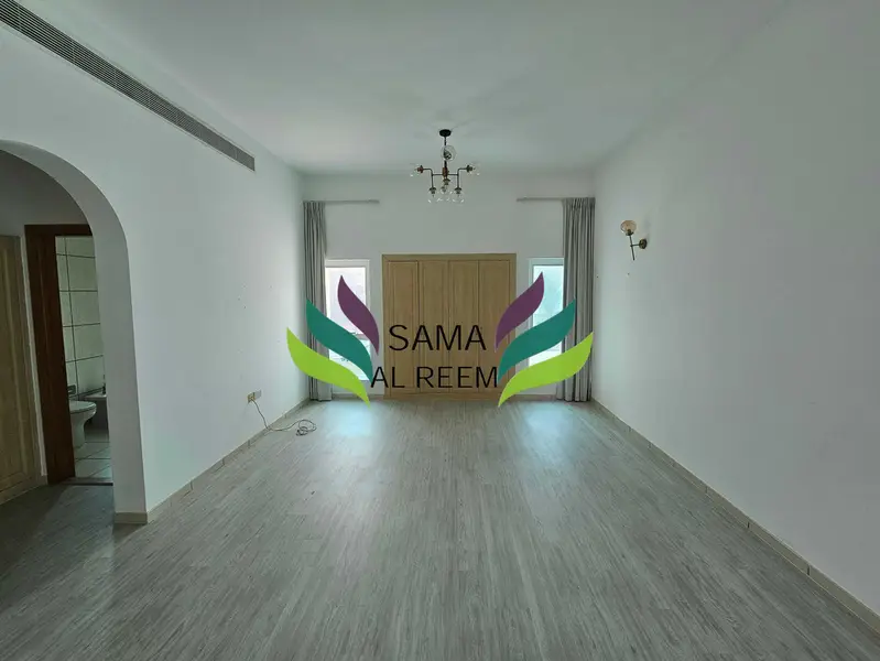 Spacious 5Bed+Maid Villa With Small Garden In Umm Suqeim 1