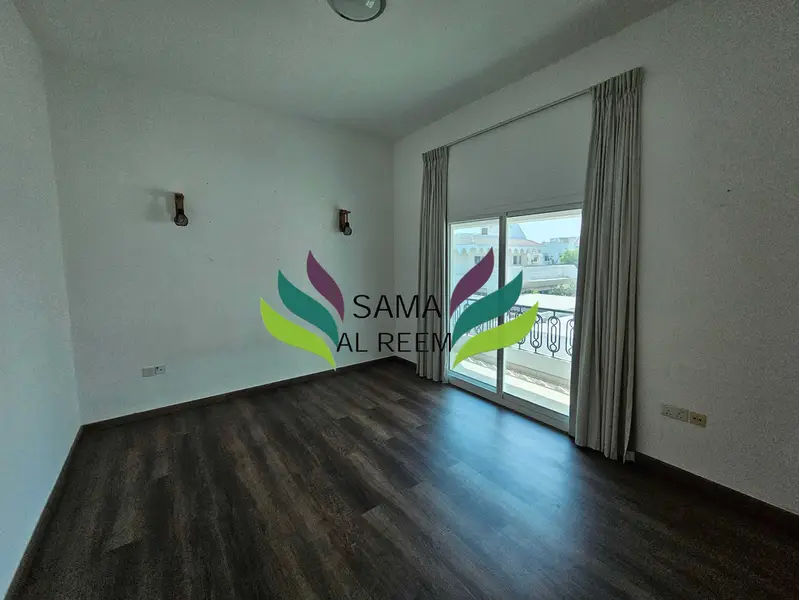 Spacious 5Bed+Maid Villa With Small Garden In Umm Suqeim 1