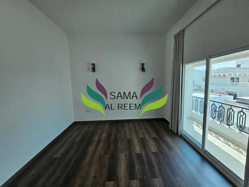 Spacious 5Bed+Maid Villa With Small Garden In Umm Suqeim 1