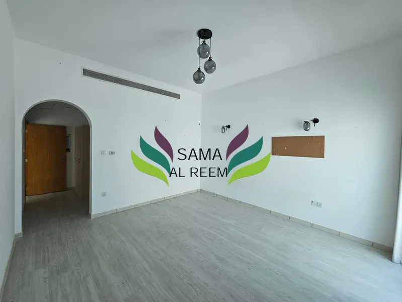 Spacious 5Bed+Maid Villa With Small Garden In Umm Suqeim 1