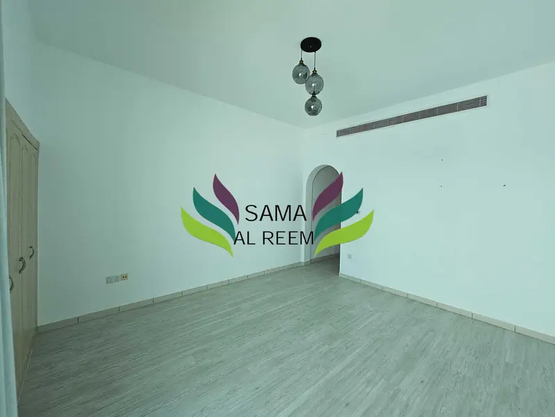 Spacious 5Bed+Maid Villa With Small Garden In Umm Suqeim 1