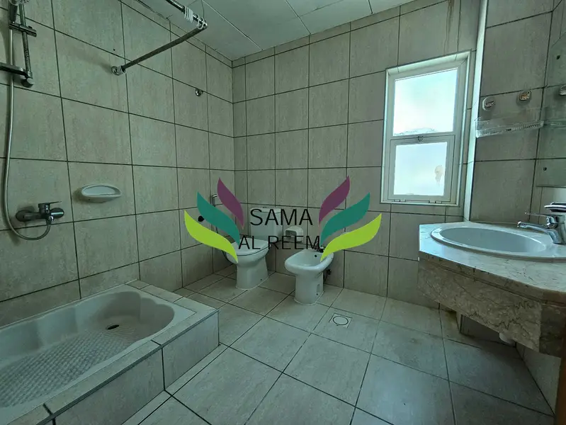 Spacious 5Bed+Maid Villa With Small Garden In Umm Suqeim 1
