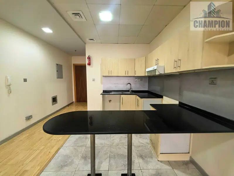 Spacious Studio for rent // Huge Sizes all amenities