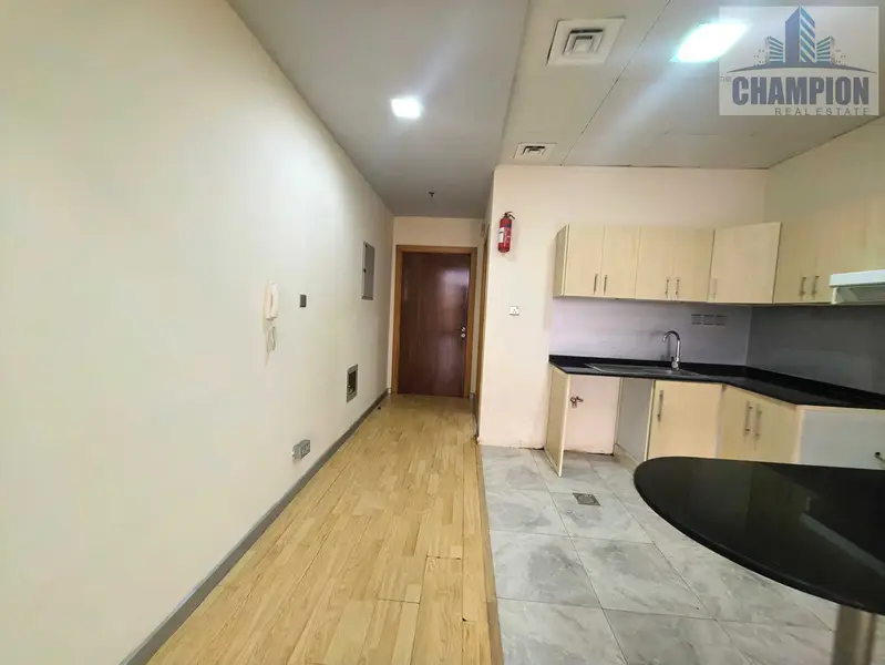 Spacious Studio for rent // Huge Sizes all amenities