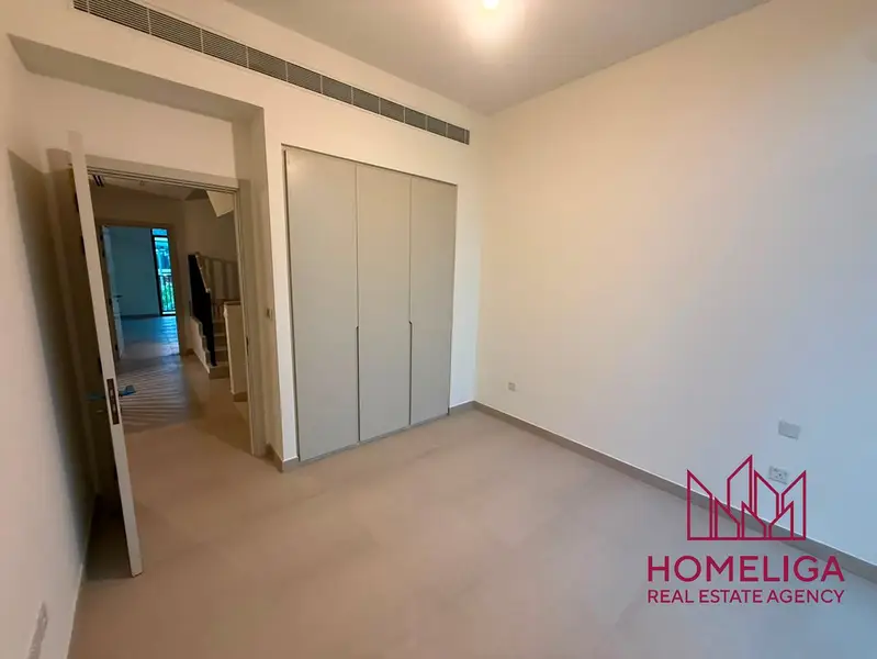 Corner | Brand New | Huge Plot
