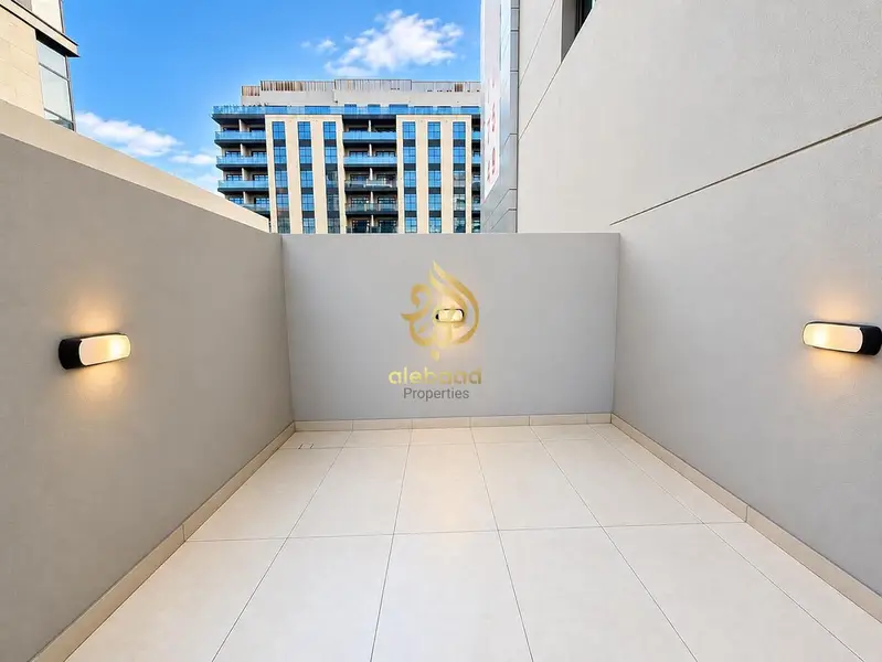 Terrace studio apartment available now with all amenties nearby metro